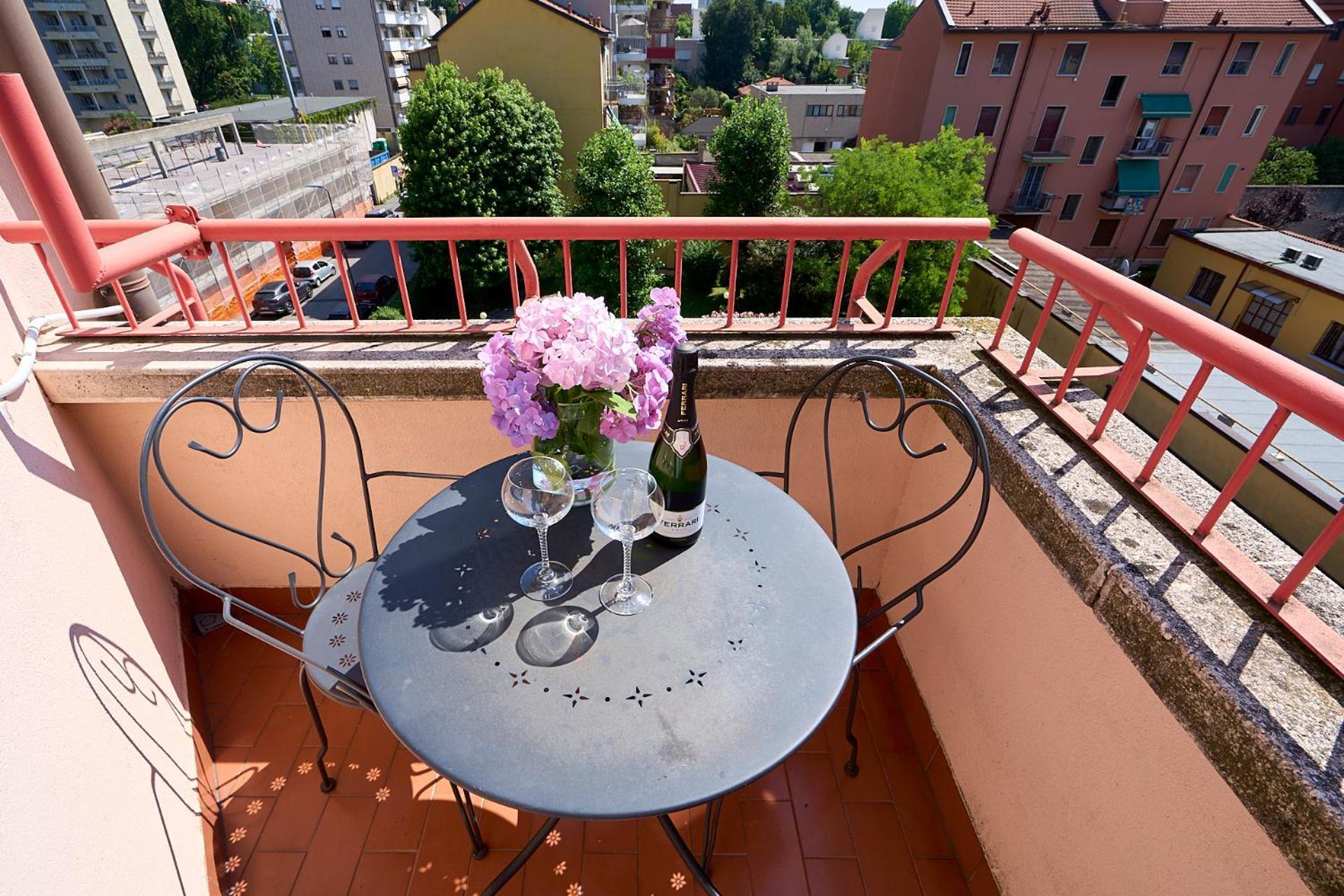 -Luminosa 5 Stars With Balcony- Wifi Netflix 15 Minutes From Duomo Apartamento Milão Exterior foto